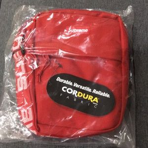 Brand new Supreme shoulder bag🔥